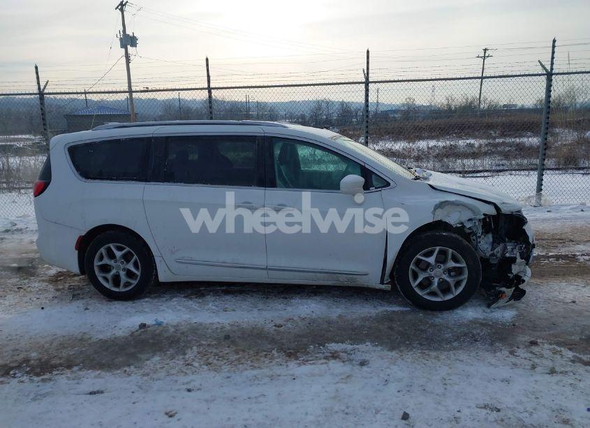 Photo 14 of 2018 Chrysler Pacifica TOURING L PLUS (VIN 2C4RC1EG7JR271199)