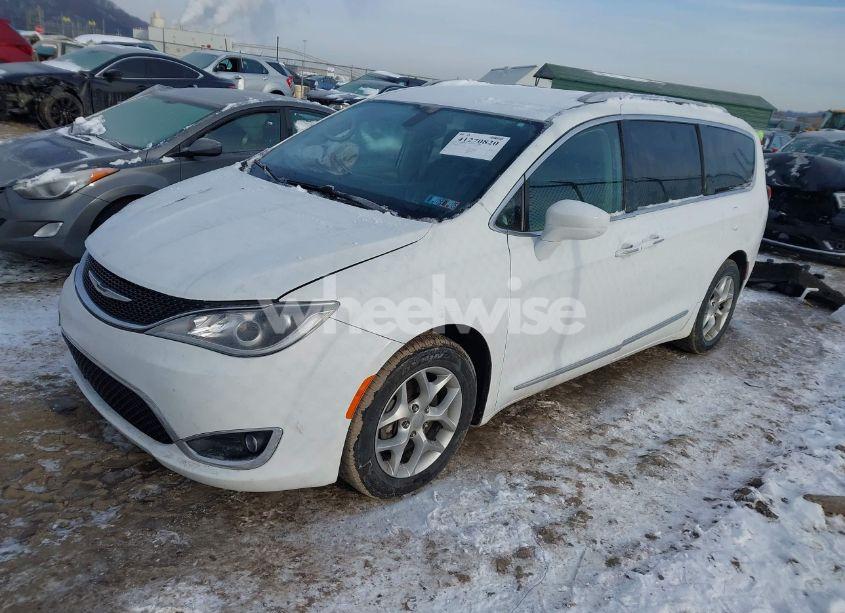 Photo 2 of 2018 Chrysler Pacifica TOURING L PLUS (VIN 2C4RC1EG7JR271199)