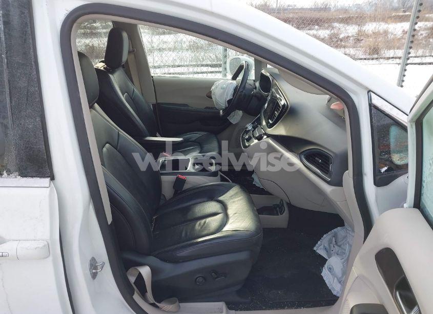 Photo 5 of 2018 Chrysler Pacifica TOURING L PLUS (VIN 2C4RC1EG7JR271199)