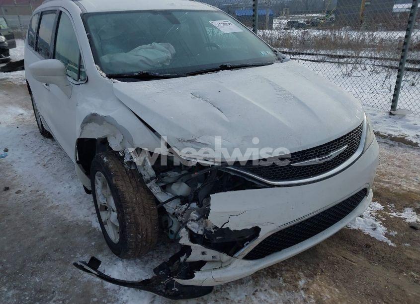 Photo 6 of 2018 Chrysler Pacifica TOURING L PLUS (VIN 2C4RC1EG7JR271199)