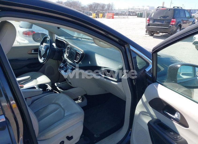 Photo 5 of 2017 Chrysler Pacifica TOURING-L PLUS (VIN 2C4RC1EG8HR543169)