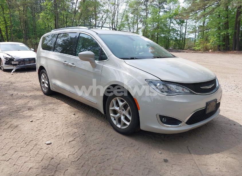 2017 Chrysler Pacifica TOURING-L PLUS (VIN 2C4RC1EG8HR592307) main photo