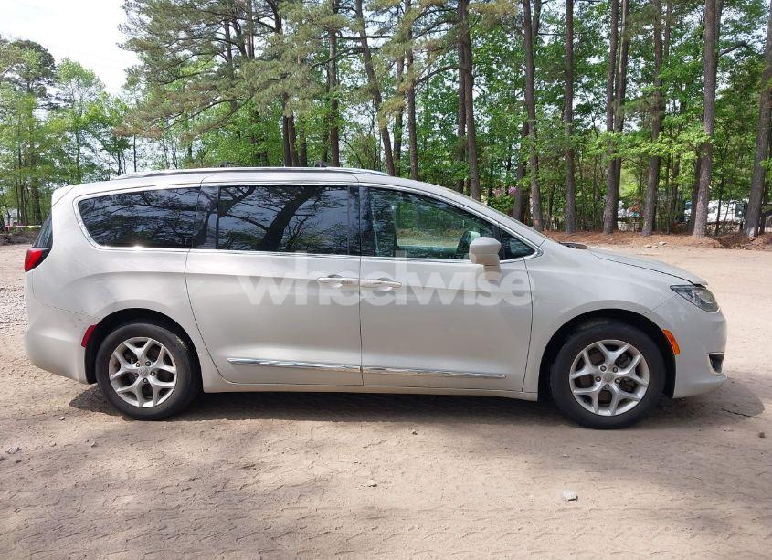 Photo 13 of 2017 Chrysler Pacifica TOURING-L PLUS (VIN 2C4RC1EG8HR592307)