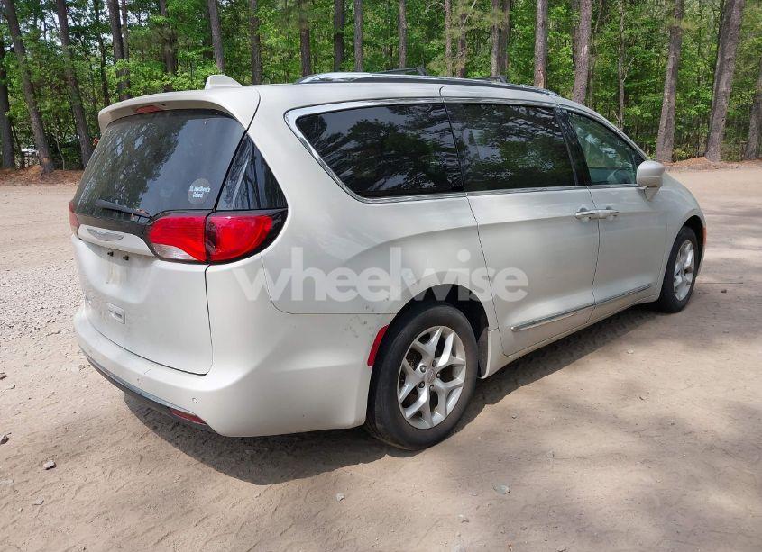 Photo 4 of 2017 Chrysler Pacifica TOURING-L PLUS (VIN 2C4RC1EG8HR592307)