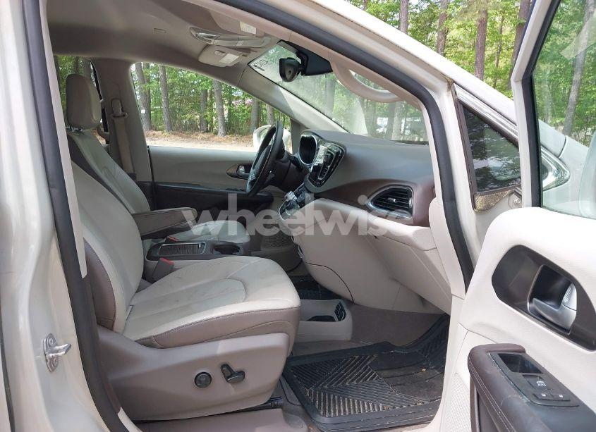 Photo 5 of 2017 Chrysler Pacifica TOURING-L PLUS (VIN 2C4RC1EG8HR592307)