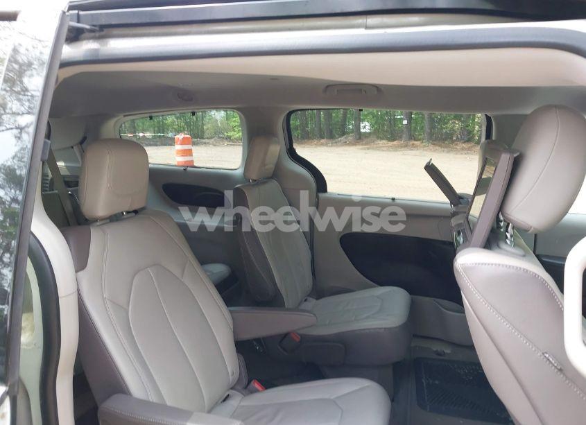 Photo 8 of 2017 Chrysler Pacifica TOURING-L PLUS (VIN 2C4RC1EG8HR592307)