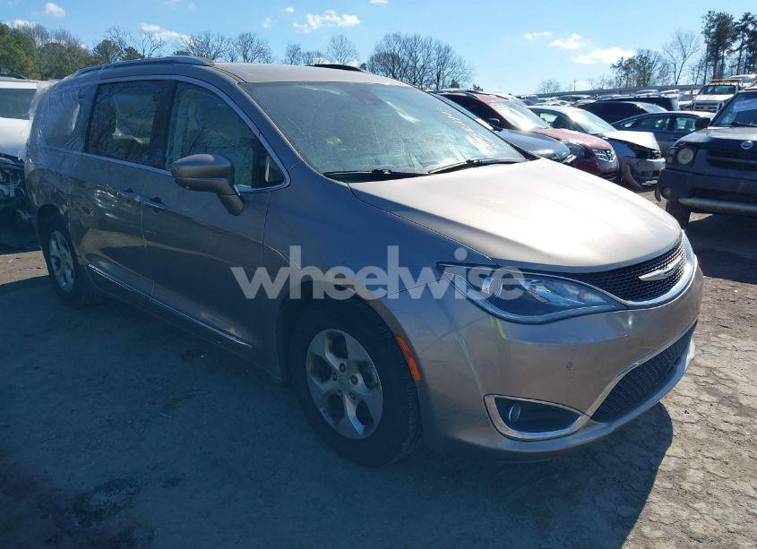 2017 Chrysler Pacifica TOURING-L PLUS (VIN 2C4RC1EG8HR653560) main photo