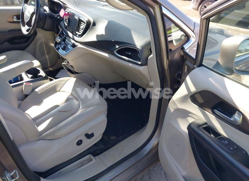 Photo 5 of 2017 Chrysler Pacifica TOURING-L PLUS (VIN 2C4RC1EG8HR653560)