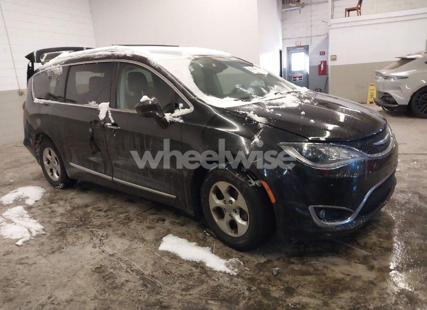 2017 Chrysler Pacifica TOURING-L PLUS (VIN 2C4RC1EG8HR851149) main photo