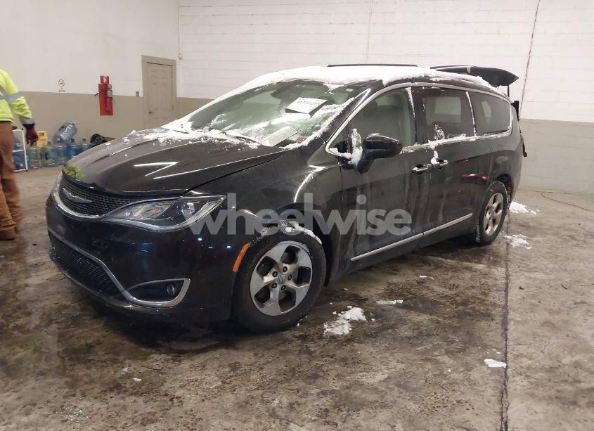 Photo 2 of 2017 Chrysler Pacifica TOURING-L PLUS (VIN 2C4RC1EG8HR851149)