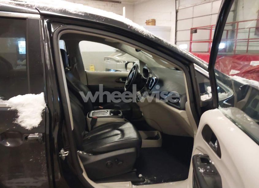 Photo 5 of 2017 Chrysler Pacifica TOURING-L PLUS (VIN 2C4RC1EG8HR851149)