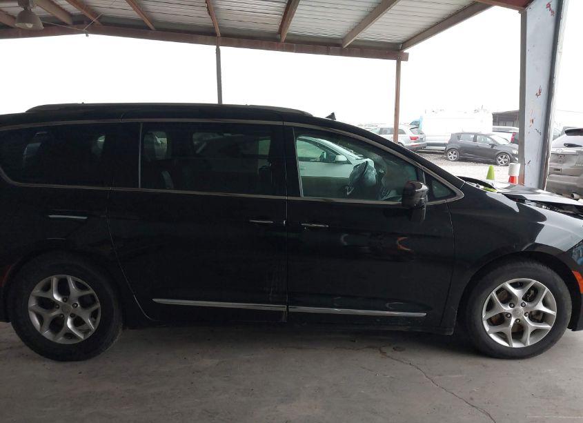 Photo 13 of 2018 Chrysler Pacifica TOURING L PLUS (VIN 2C4RC1EG8JR113454)