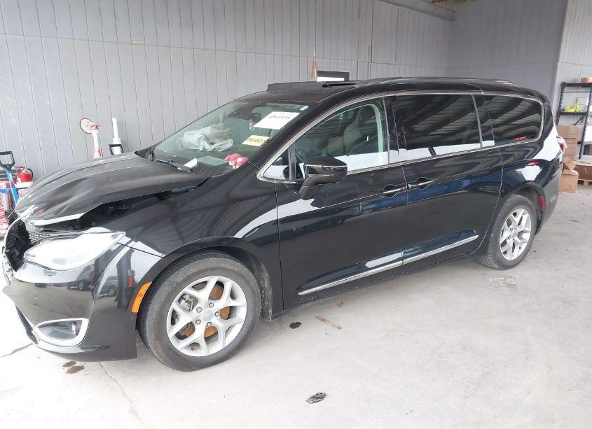 Photo 2 of 2018 Chrysler Pacifica TOURING L PLUS (VIN 2C4RC1EG8JR113454)