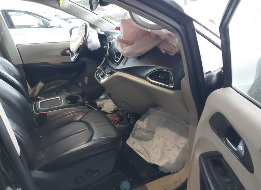 Photo 5 of 2018 Chrysler Pacifica TOURING L PLUS (VIN 2C4RC1EG8JR113454)