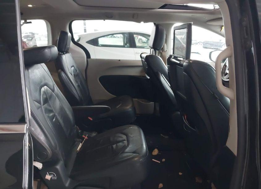 Photo 8 of 2018 Chrysler Pacifica TOURING L PLUS (VIN 2C4RC1EG8JR113454)