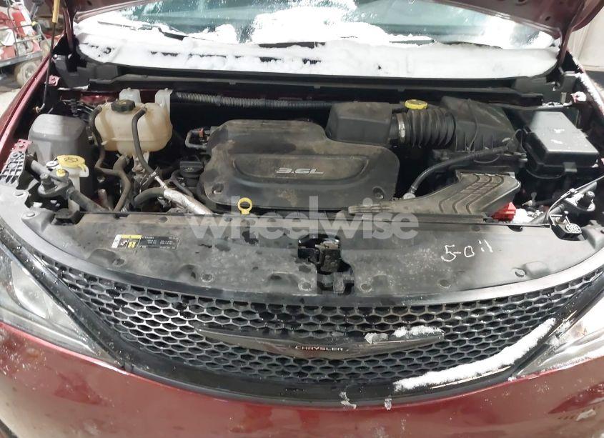 Photo 10 of 2018 Chrysler Pacifica TOURING L PLUS (VIN 2C4RC1EG8JR310625)