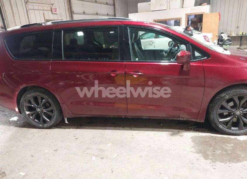 Photo 13 of 2018 Chrysler Pacifica TOURING L PLUS (VIN 2C4RC1EG8JR310625)