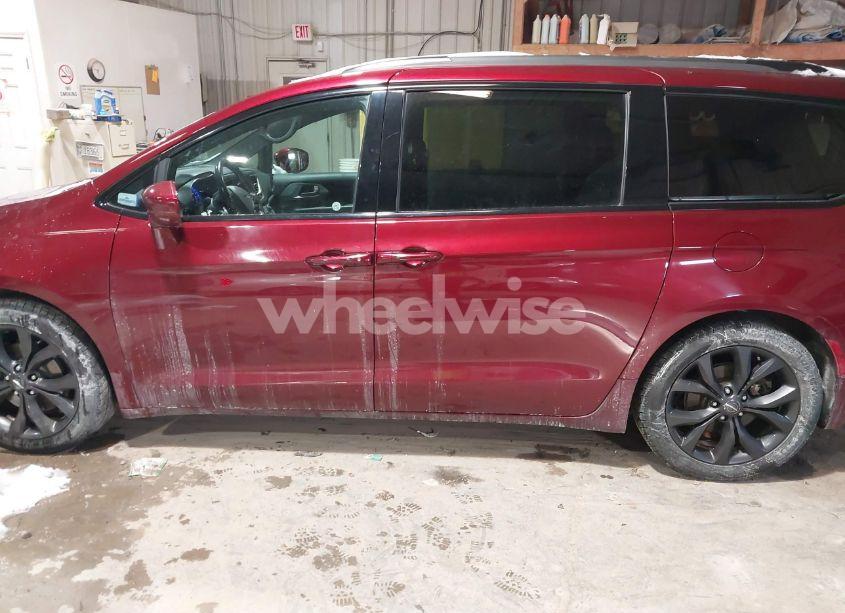 Photo 14 of 2018 Chrysler Pacifica TOURING L PLUS (VIN 2C4RC1EG8JR310625)