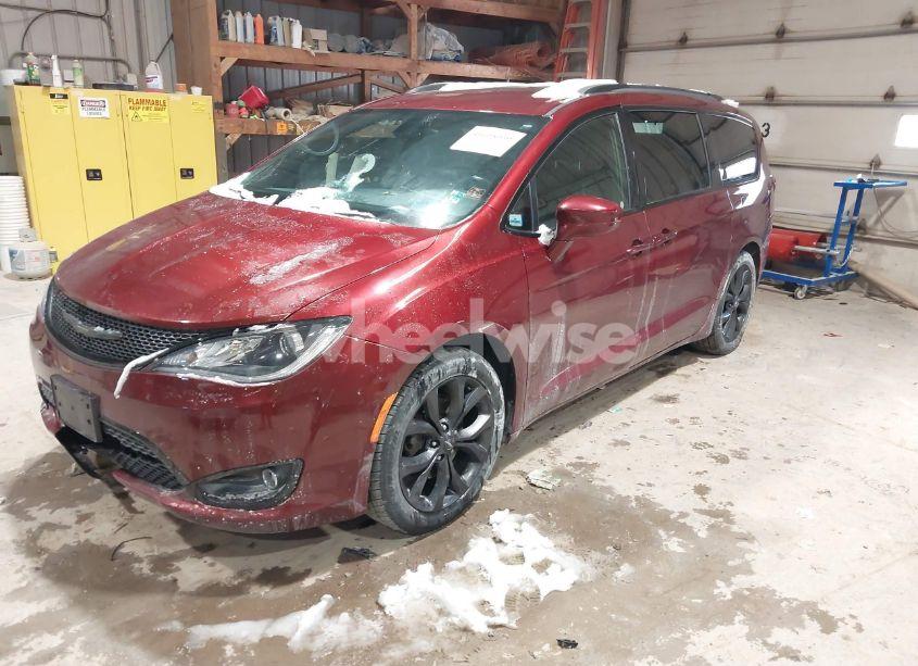 Photo 2 of 2018 Chrysler Pacifica TOURING L PLUS (VIN 2C4RC1EG8JR310625)
