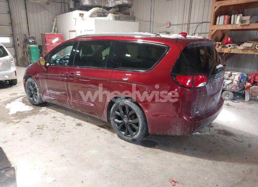 Photo 3 of 2018 Chrysler Pacifica TOURING L PLUS (VIN 2C4RC1EG8JR310625)