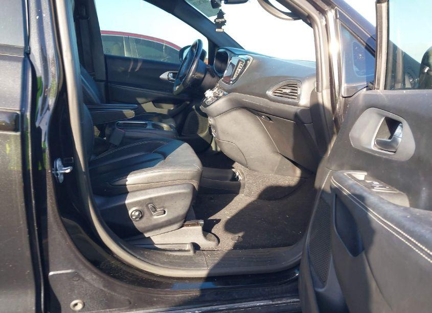 Photo 5 of 2019 Chrysler Pacifica TOURING L PLUS (VIN 2C4RC1EG8KR714641)