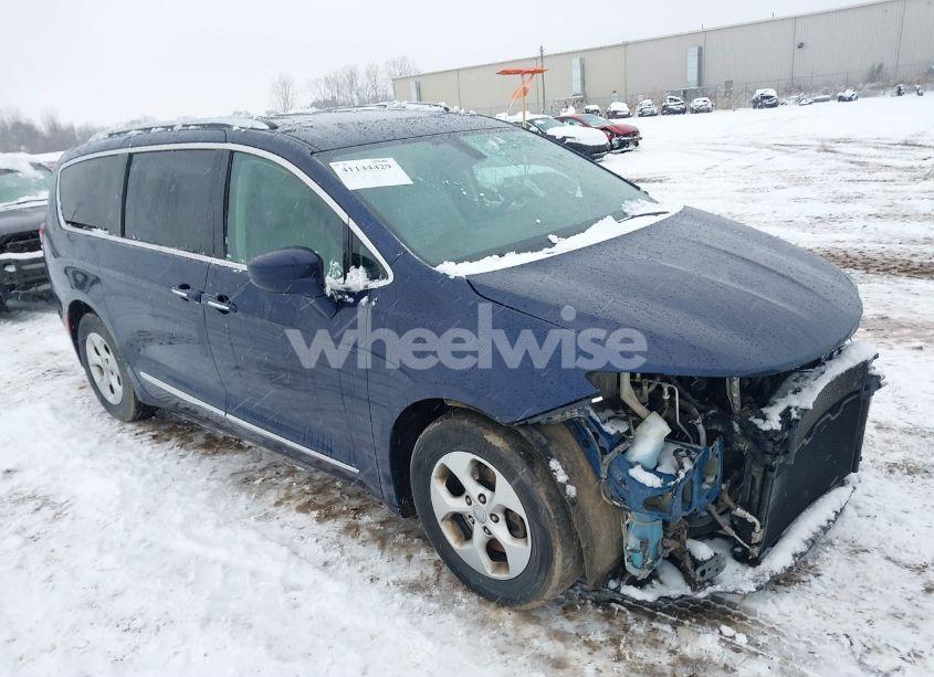 2017 Chrysler Pacifica TOURING-L PLUS (VIN 2C4RC1EG9HR514604) main photo