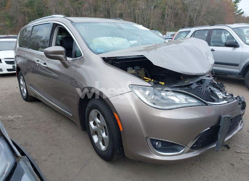 2017 Chrysler Pacifica TOURING-L PLUS (VIN 2C4RC1EG9HR560014) main photo