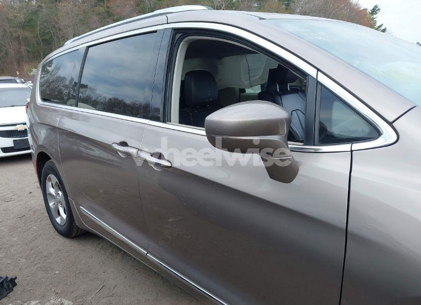 Photo 13 of 2017 Chrysler Pacifica TOURING-L PLUS (VIN 2C4RC1EG9HR560014)