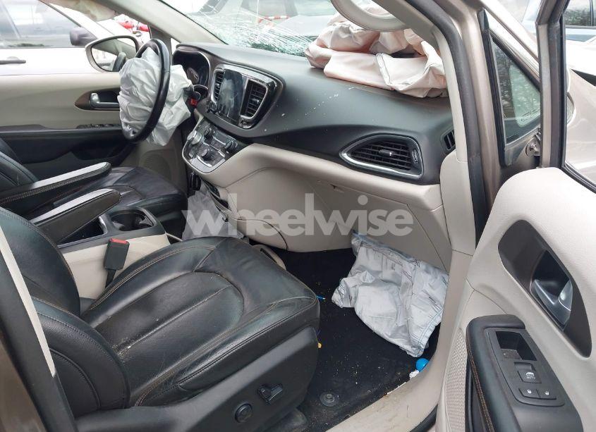 Photo 5 of 2017 Chrysler Pacifica TOURING-L PLUS (VIN 2C4RC1EG9HR560014)