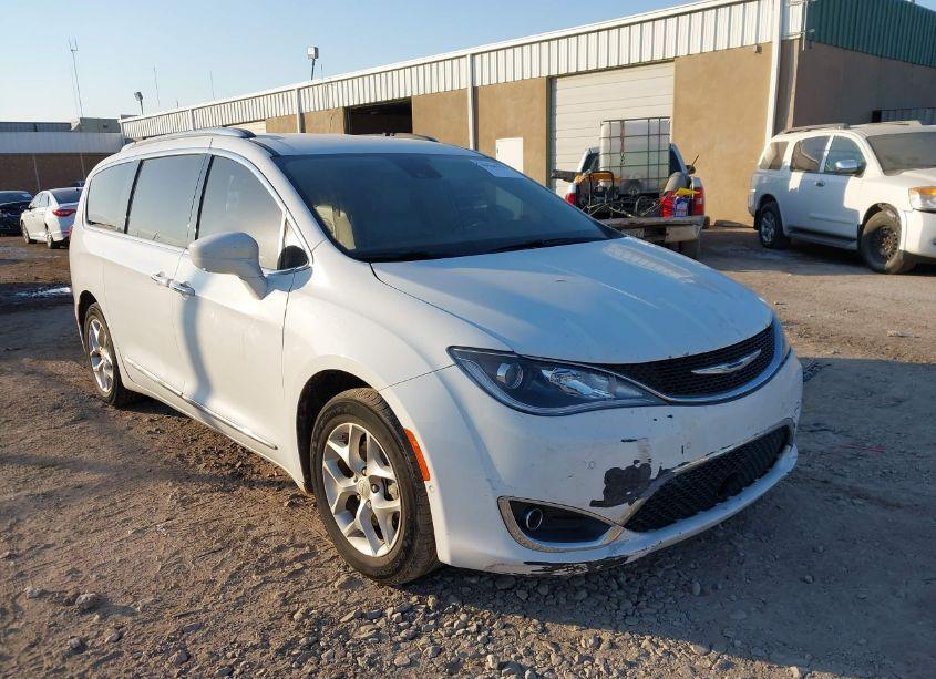 2017 Chrysler Pacifica TOURING-L PLUS (VIN 2C4RC1EG9HR752923) main photo