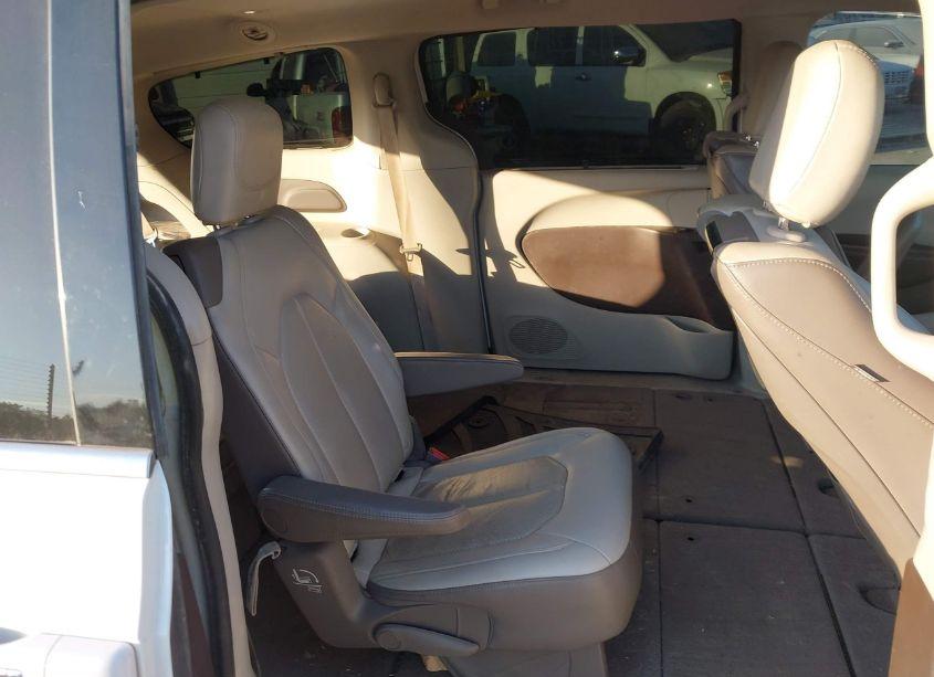 Photo 8 of 2017 Chrysler Pacifica TOURING-L PLUS (VIN 2C4RC1EG9HR752923)