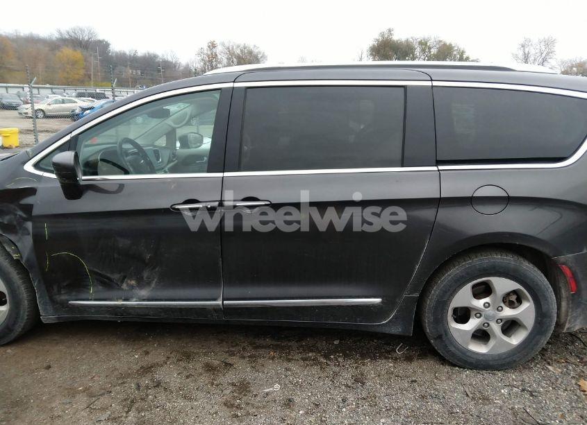 Photo 14 of 2017 Chrysler Pacifica TOURING-L PLUS (VIN 2C4RC1EG9HR812120)