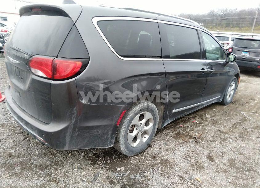 Photo 4 of 2017 Chrysler Pacifica TOURING-L PLUS (VIN 2C4RC1EG9HR812120)