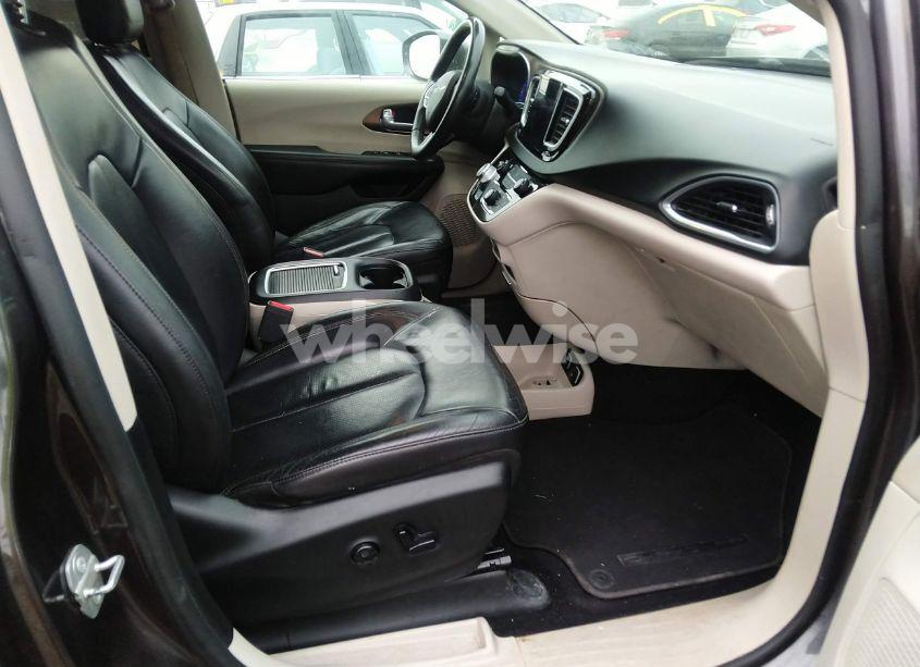 Photo 5 of 2017 Chrysler Pacifica TOURING-L PLUS (VIN 2C4RC1EG9HR812120)