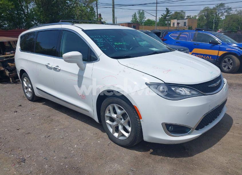 2017 Chrysler Pacifica TOURING-L PLUS (VIN 2C4RC1EG9HR835901) main photo