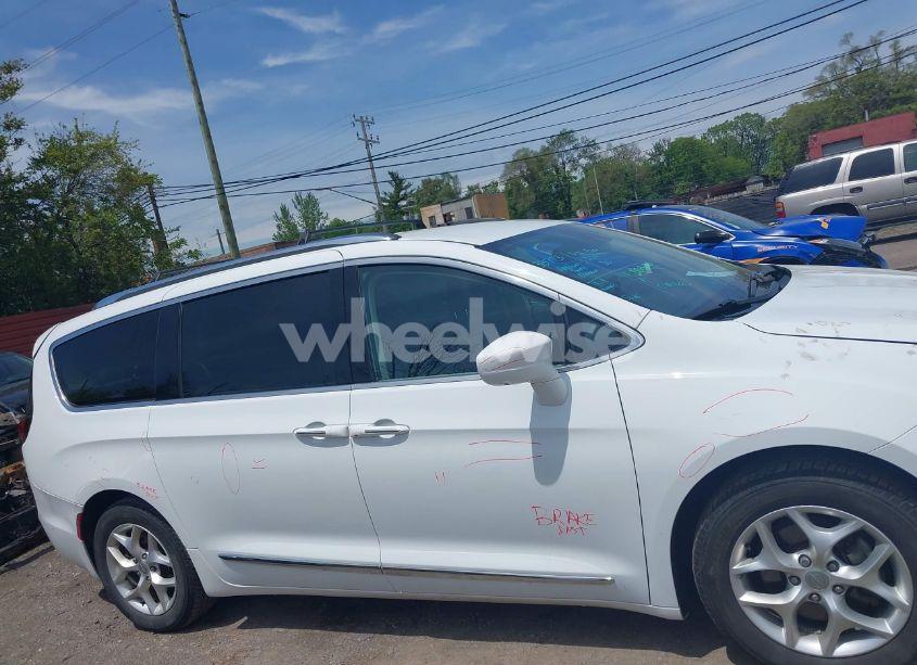 Photo 13 of 2017 Chrysler Pacifica TOURING-L PLUS (VIN 2C4RC1EG9HR835901)