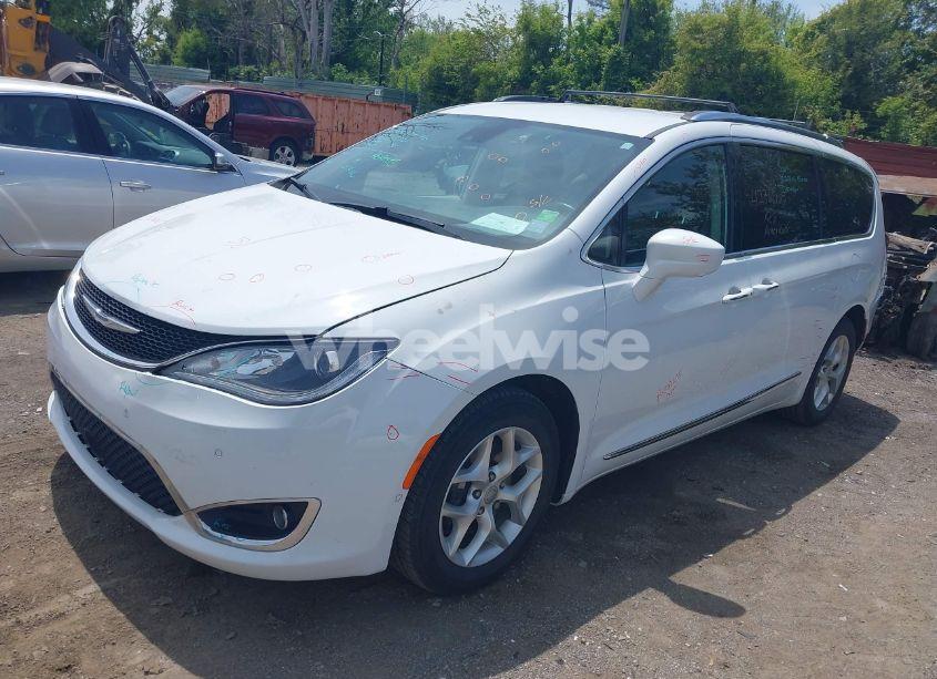 Photo 2 of 2017 Chrysler Pacifica TOURING-L PLUS (VIN 2C4RC1EG9HR835901)