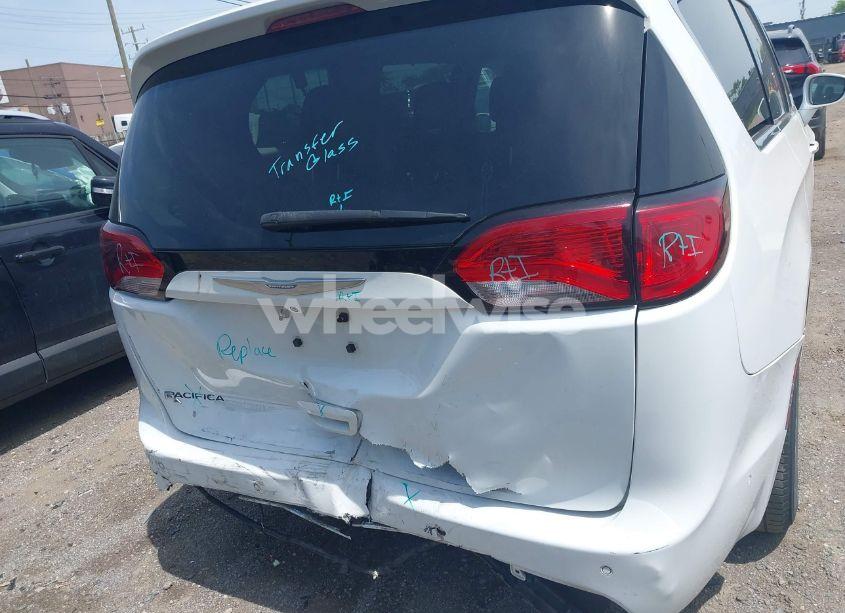 Photo 6 of 2017 Chrysler Pacifica TOURING-L PLUS (VIN 2C4RC1EG9HR835901)