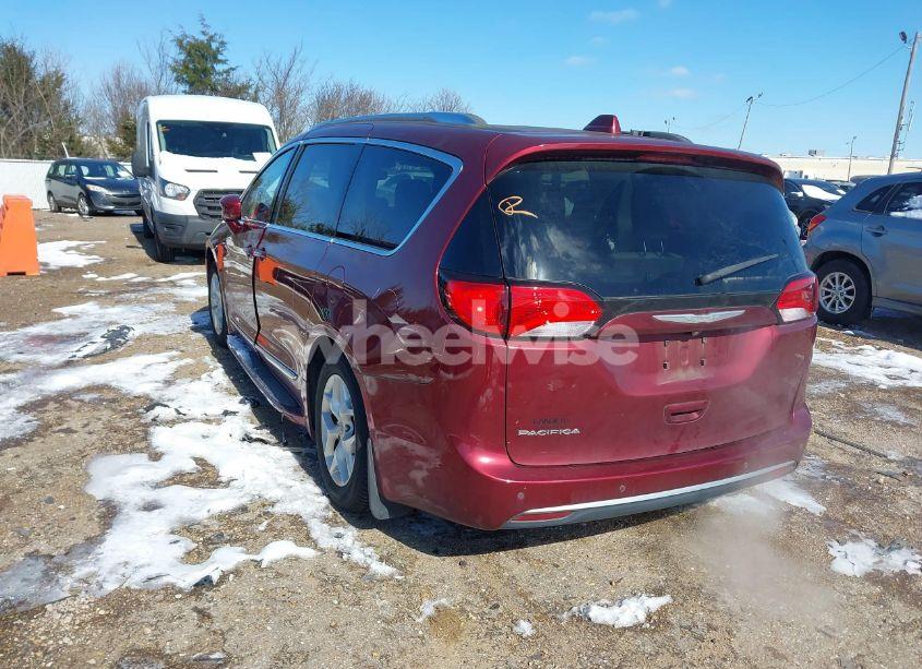 Photo 3 of 2018 Chrysler Pacifica TOURING L PLUS (VIN 2C4RC1EG9JR100647)