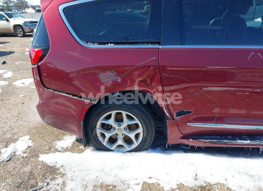 Photo 6 of 2018 Chrysler Pacifica TOURING L PLUS (VIN 2C4RC1EG9JR100647)