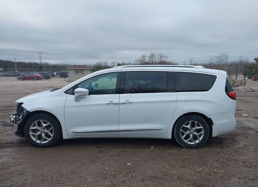 Photo 14 of 2018 Chrysler Pacifica TOURING L PLUS (VIN 2C4RC1EG9JR322573)