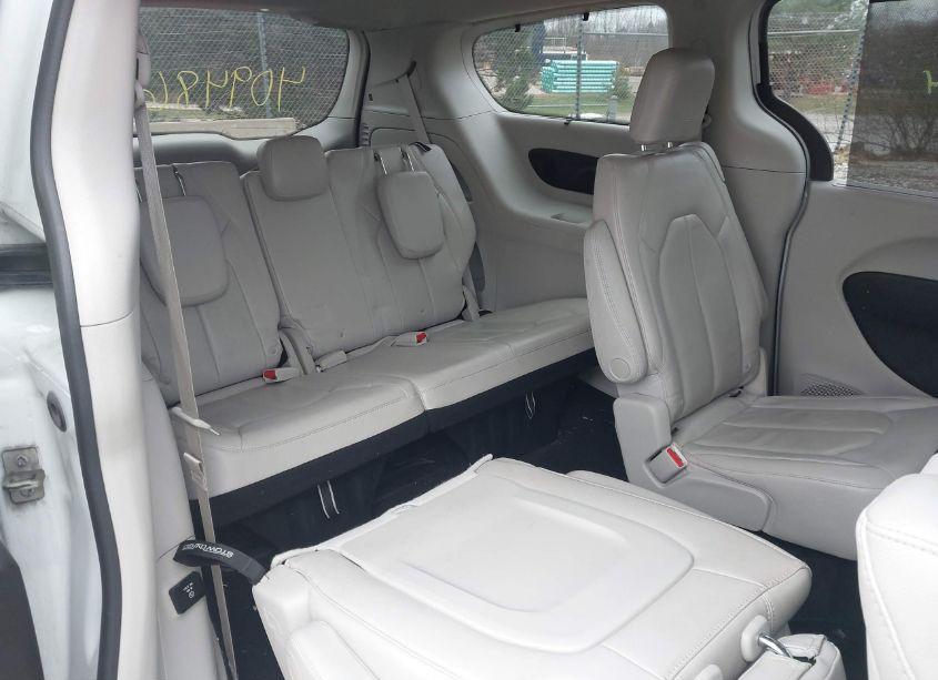 Photo 19 of 2018 Chrysler Pacifica TOURING L PLUS (VIN 2C4RC1EG9JR322573)