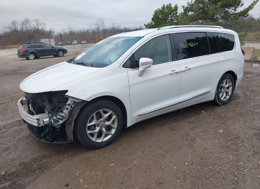 Photo 2 of 2018 Chrysler Pacifica TOURING L PLUS (VIN 2C4RC1EG9JR322573)