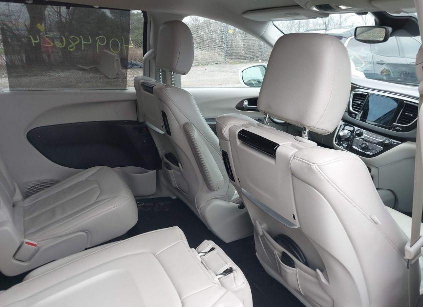 Photo 20 of 2018 Chrysler Pacifica TOURING L PLUS (VIN 2C4RC1EG9JR322573)