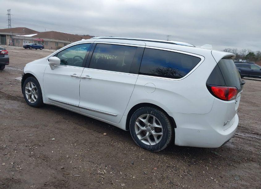 Photo 3 of 2018 Chrysler Pacifica TOURING L PLUS (VIN 2C4RC1EG9JR322573)