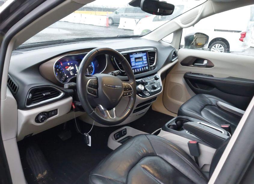 Photo 5 of 2017 Chrysler Pacifica TOURING-L PLUS (VIN 2C4RC1EGXHR788670)