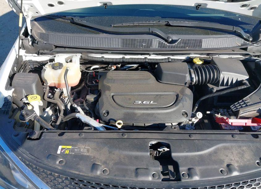 Photo 10 of 2018 Chrysler Pacifica TOURING L PLUS (VIN 2C4RC1EGXJR111303)