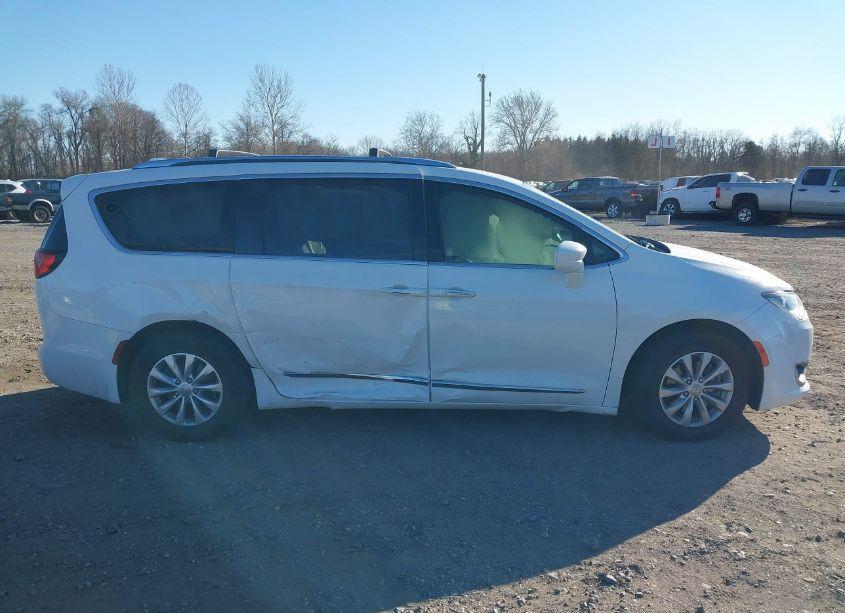 Photo 13 of 2018 Chrysler Pacifica TOURING L PLUS (VIN 2C4RC1EGXJR111303)