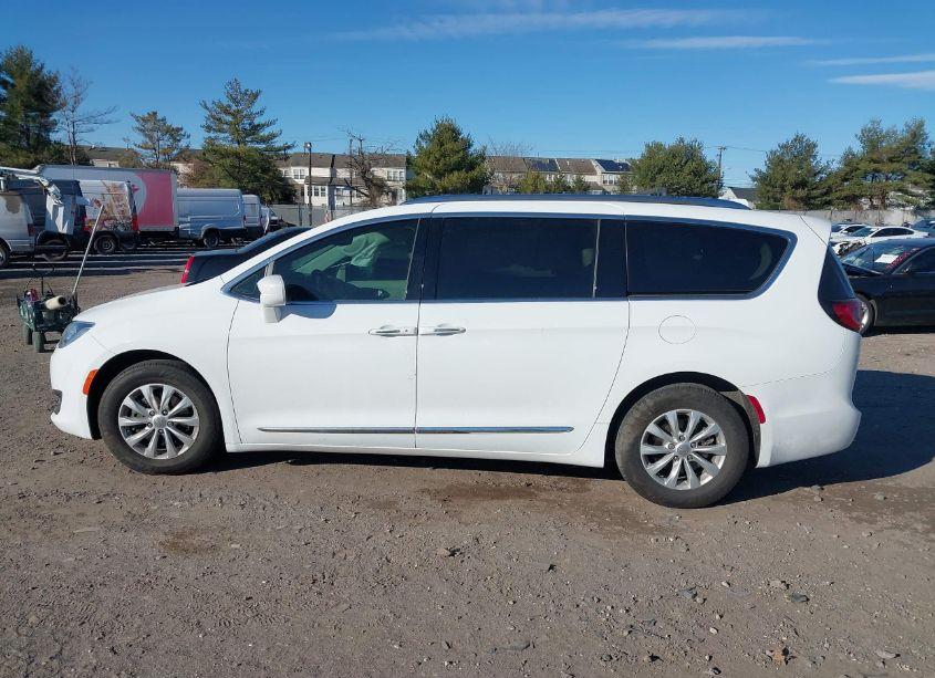 Photo 14 of 2018 Chrysler Pacifica TOURING L PLUS (VIN 2C4RC1EGXJR111303)