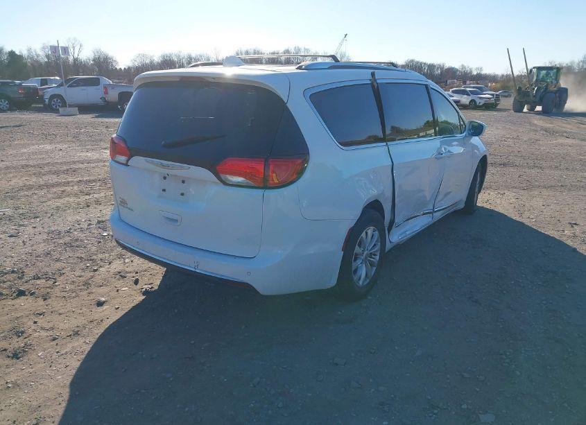 Photo 4 of 2018 Chrysler Pacifica TOURING L PLUS (VIN 2C4RC1EGXJR111303)